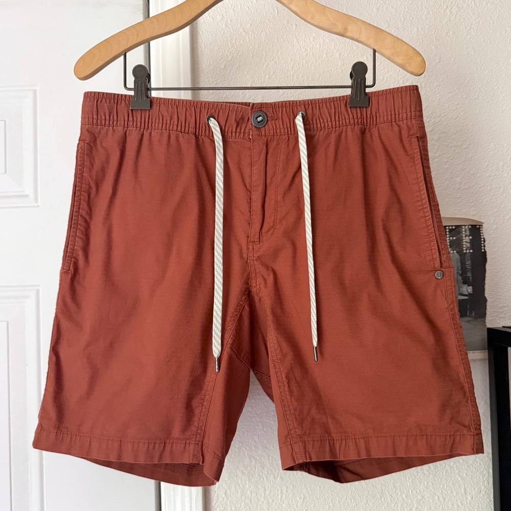 VUORI rust red mens athletic drawstring pull on shorts